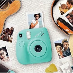 INSTAX MINI 7+ Poloroid Camera 📸